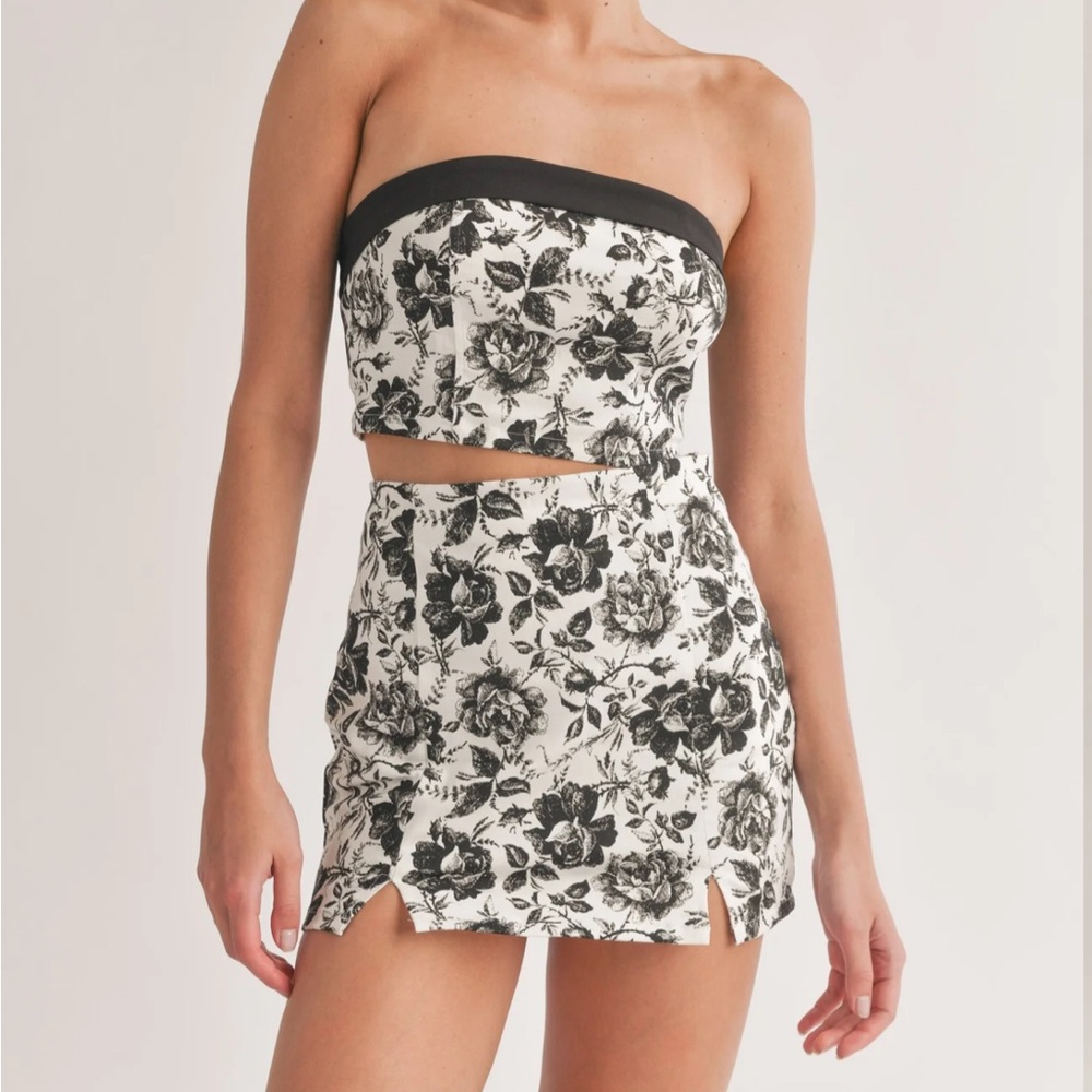 Black & White Floral Strapless Crop Top and Skirt Set size M NWT